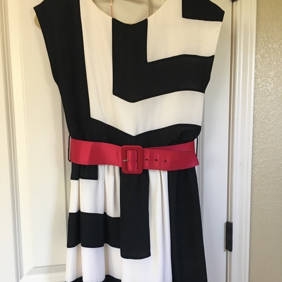 Alice + Olivia contrast dress with belt - Picture 1 of 2